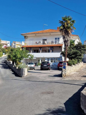 Apartments with a parking space Okrug Gornji, Ciovo - 23007